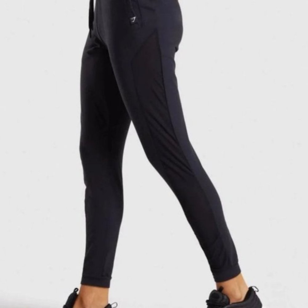 Gymshark Aura Joggers - Black - Small